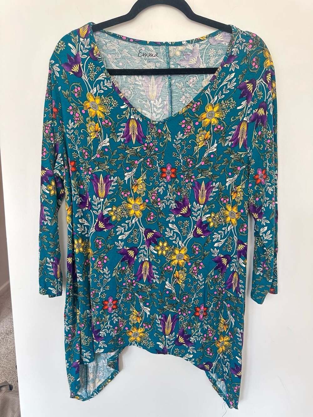 Simply Emma Plus Size 1X Teal Floral V-Neck 3/4 Sleeve Asymmetrical Hem Tunic To
